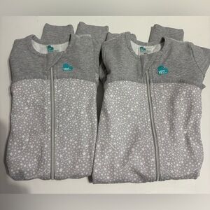 Love To Dream Lot of 2 Sleep suits with feet Gray Star Print 6-12 Months